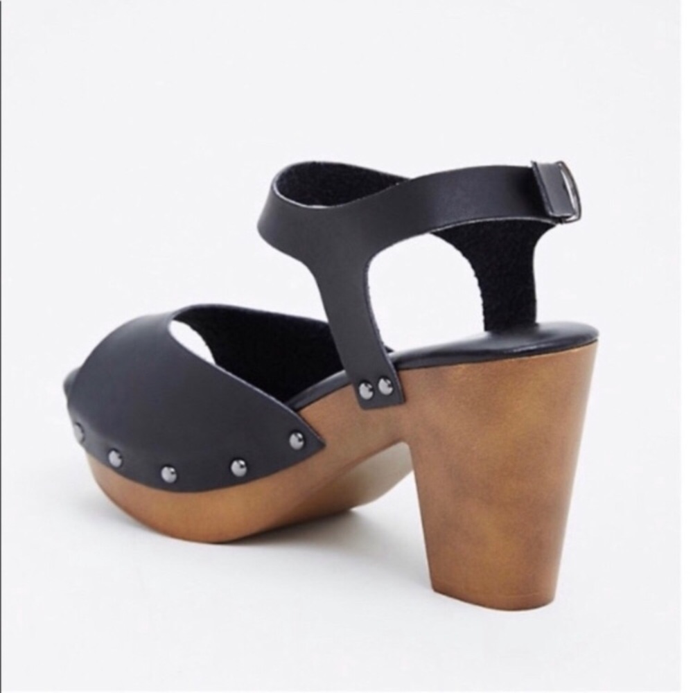 Torrid wooden heel black platform sandals. - Picture 2 of 8